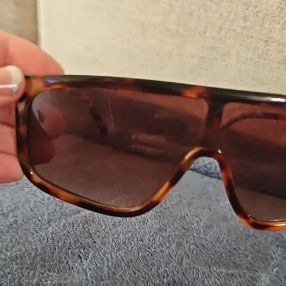 Free People Tortoise Brown Sunglasses - Picture 4 of 5